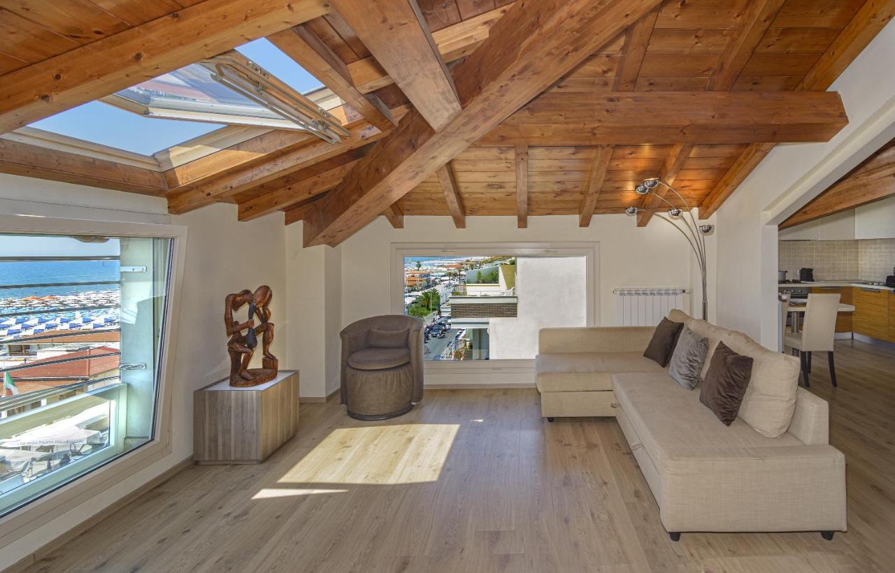Attico Panoramico Fronte Mare Villa Lido di Camaiore Dış mekan fotoğraf